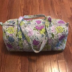 Vera Bradley duffel bag LIKE NEW